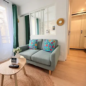 Moret Art Flats Trendy East Apartahotel